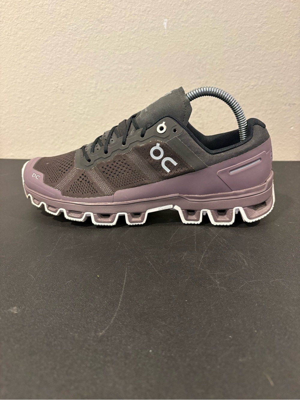 On Cloudventure Shadow/Grape Running Shoes Women Size 8.5 Fast Shipping - Picture 3 of 9